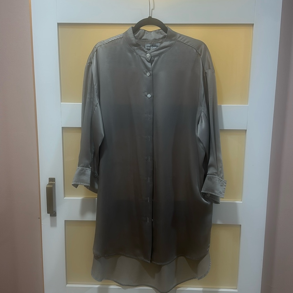 And Andrea from Australia long silver silky button down Sz 2XL-3XL but I’m a XL